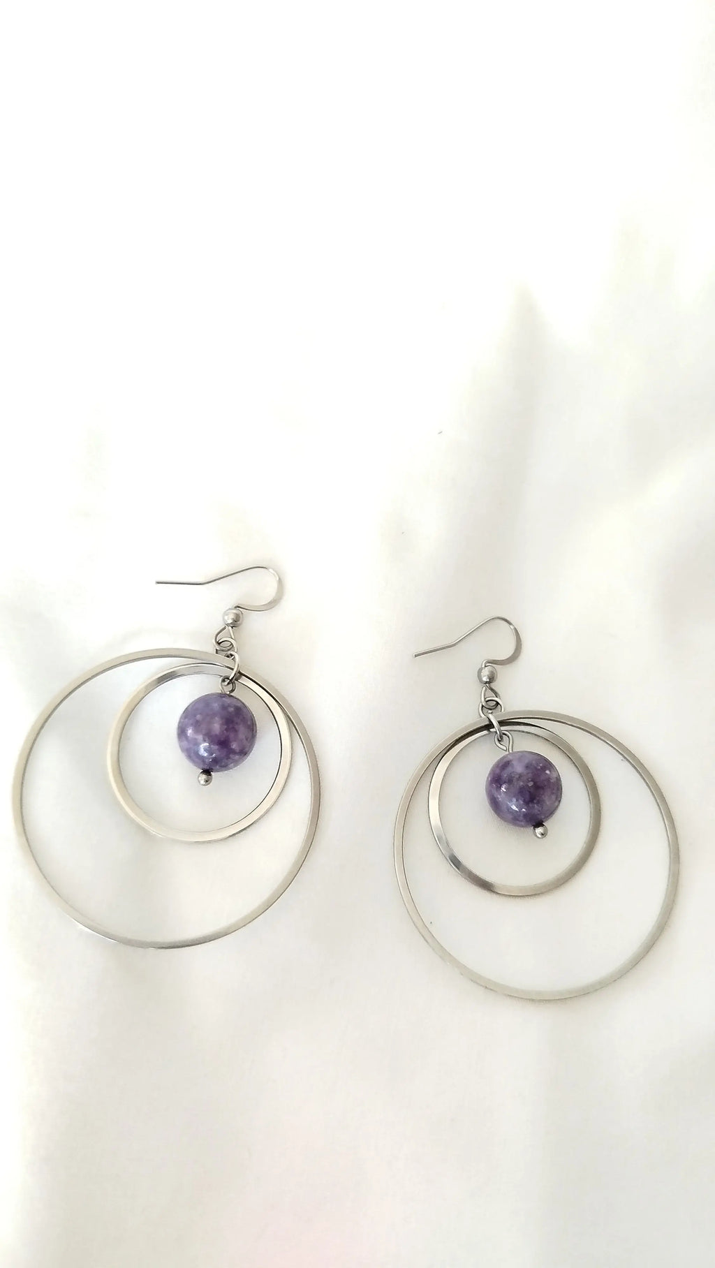 Boucles d’Oreilles Lépidolite Lévolia – Sérénité & Lâcher-Prise Pierres & Enchantements